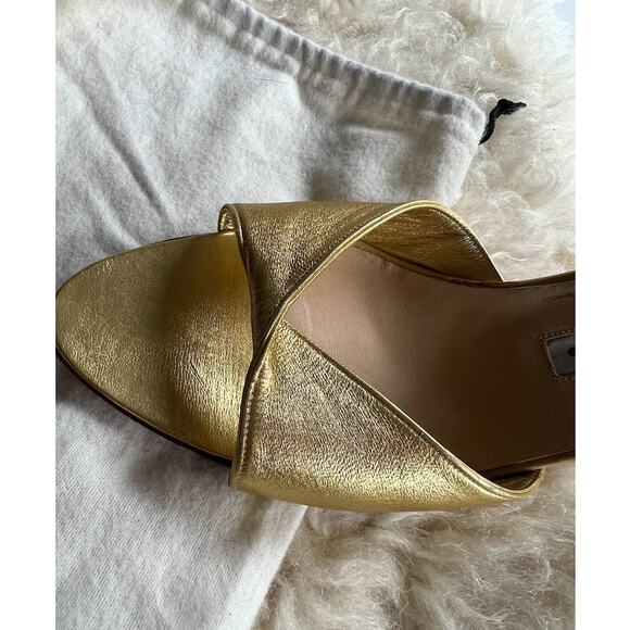 Vintage Manolo Blahnik Gold Slingback Heels - Picture 5 of 16